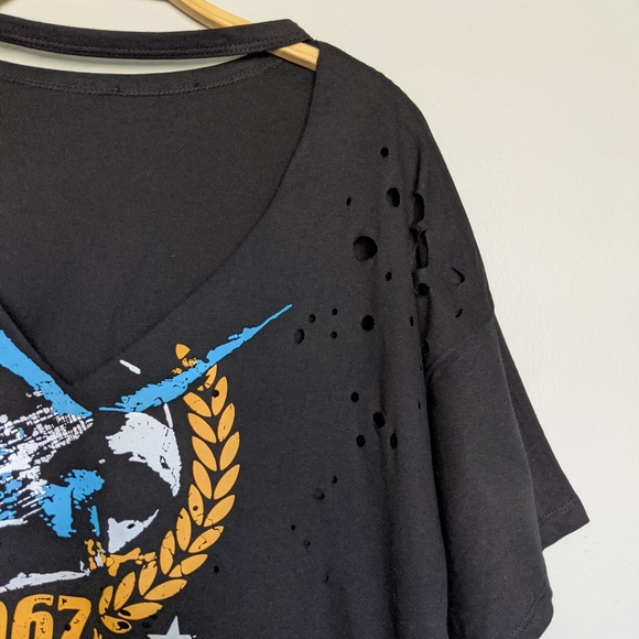 Black distressed boyfriend fit choker graphic tee - Picture 5 of 9